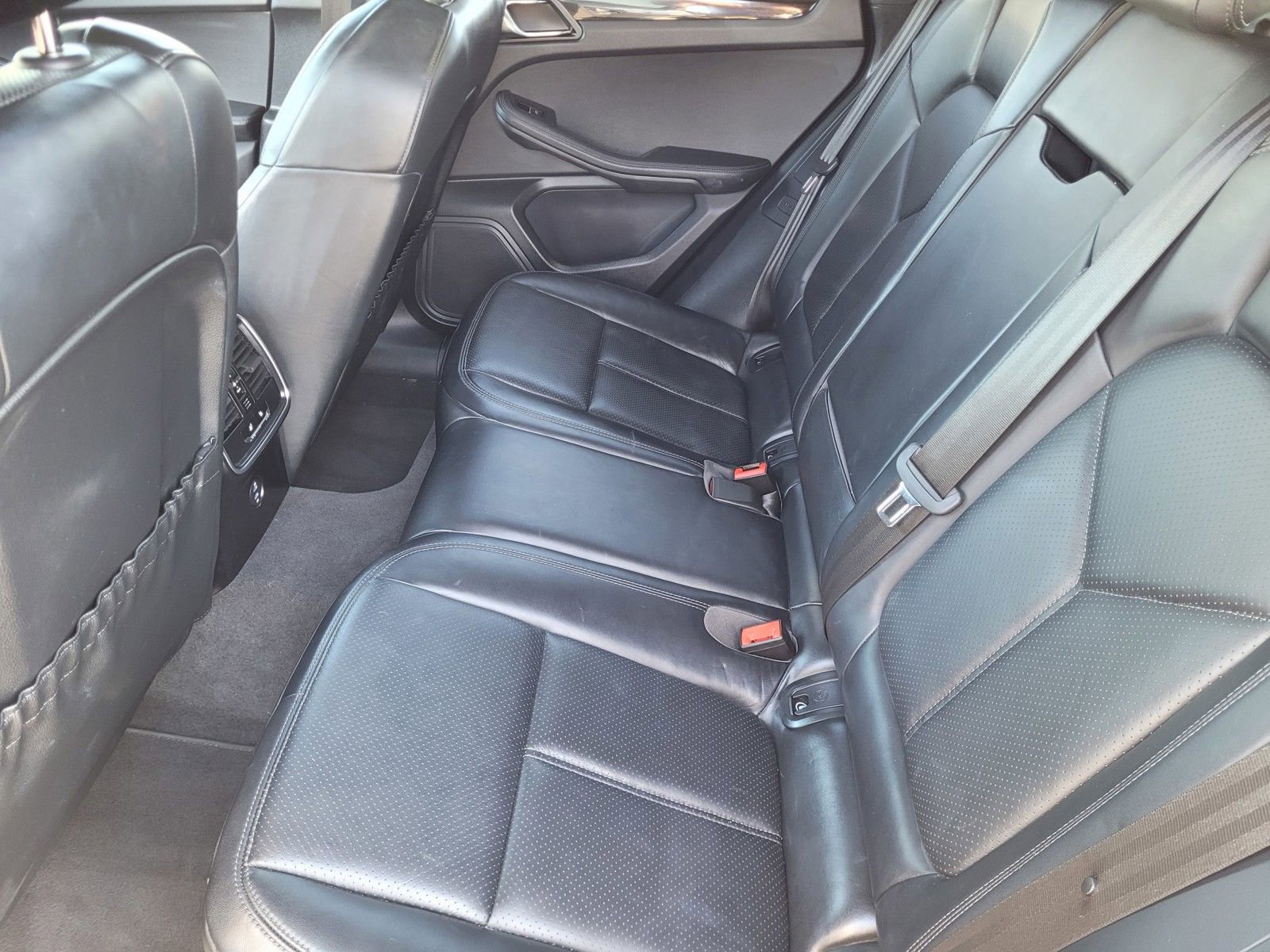 Used 2024 Porsche Macan image 17