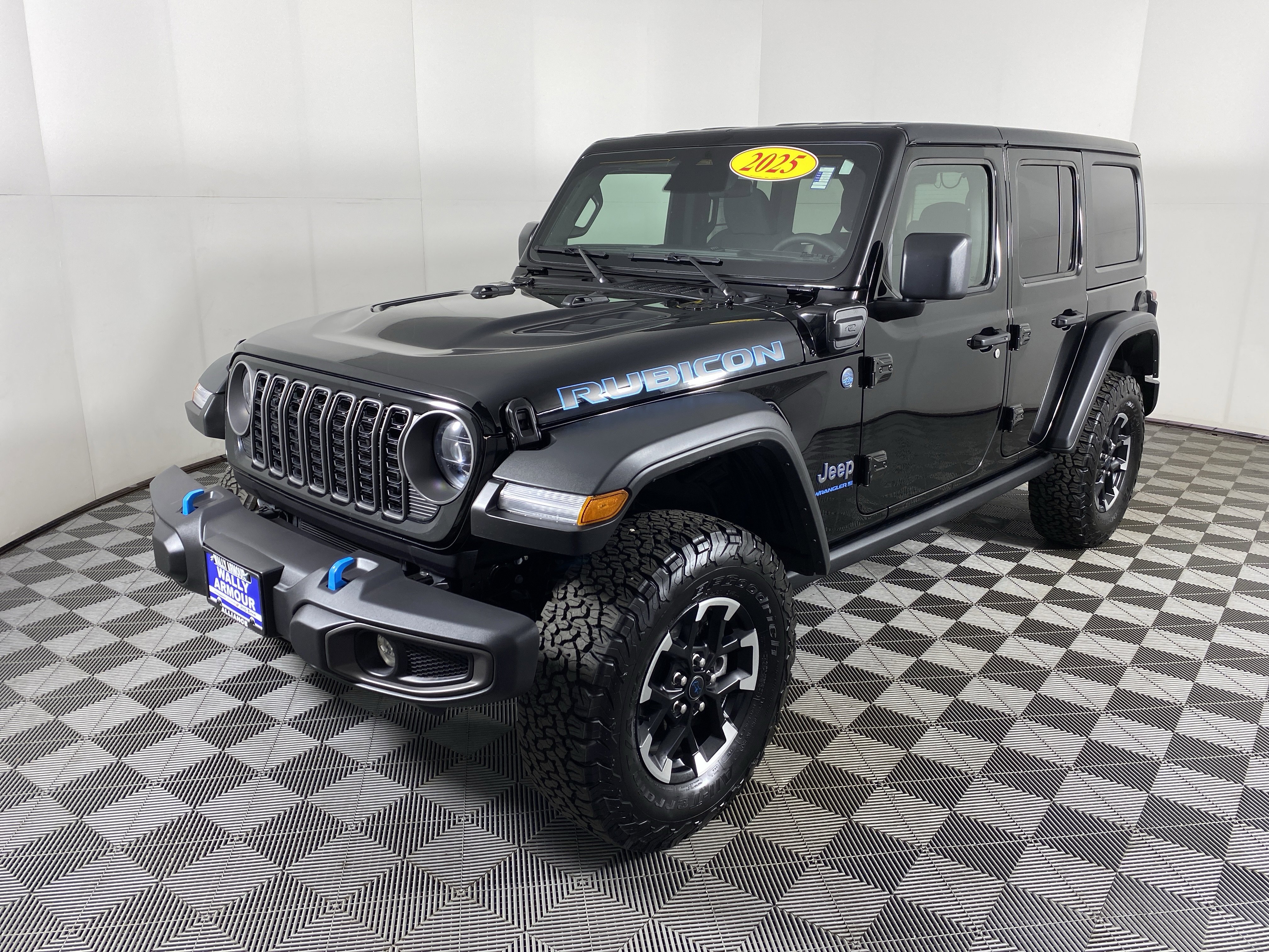 Used 2025 Jeep Wrangler Unlimited Rubicon 4xe AWD/4WD image 9
