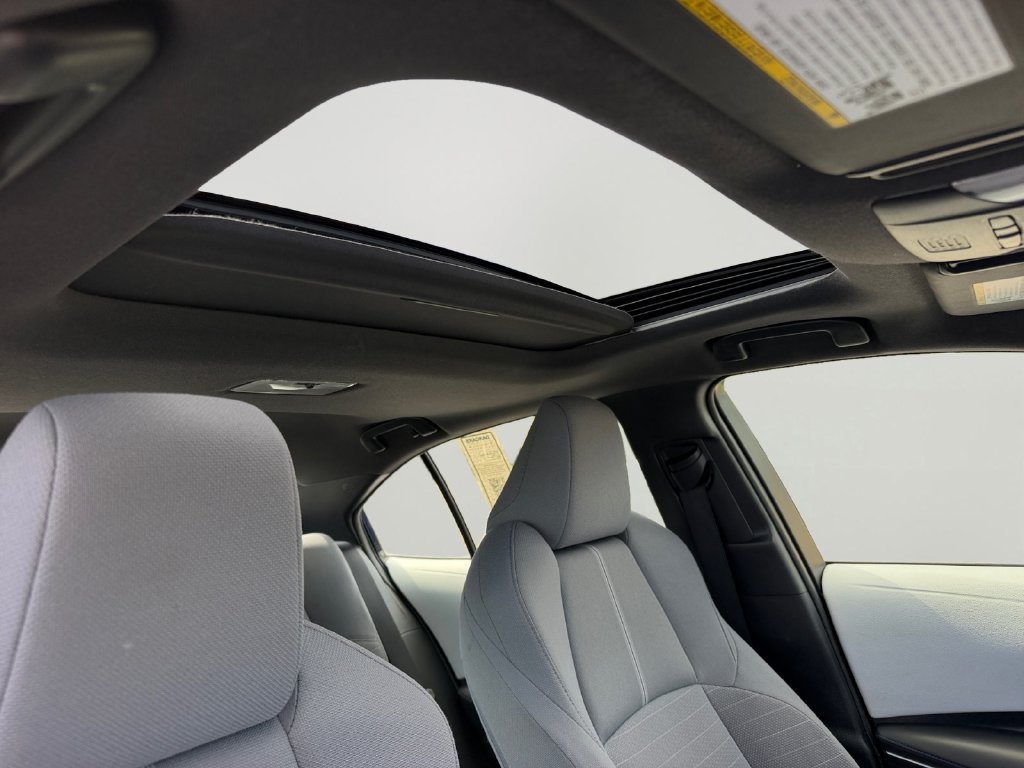 Used 2021 Toyota Corolla SE w/ SE Premium Package FWD image 7