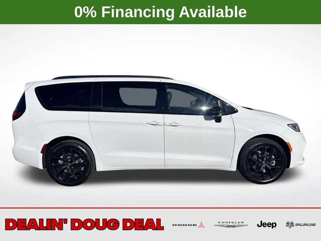 New 2026 Chrysler Pacifica Limited w/ S Appearance Package AWD/4WD image 6