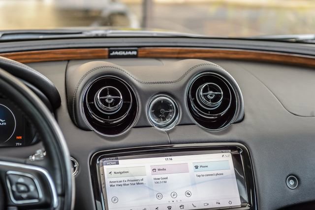 Used 2019 Jaguar XJ R-Sport image 28