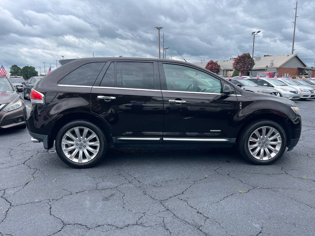 Used 2013 Lincoln MKX FWD image 4
