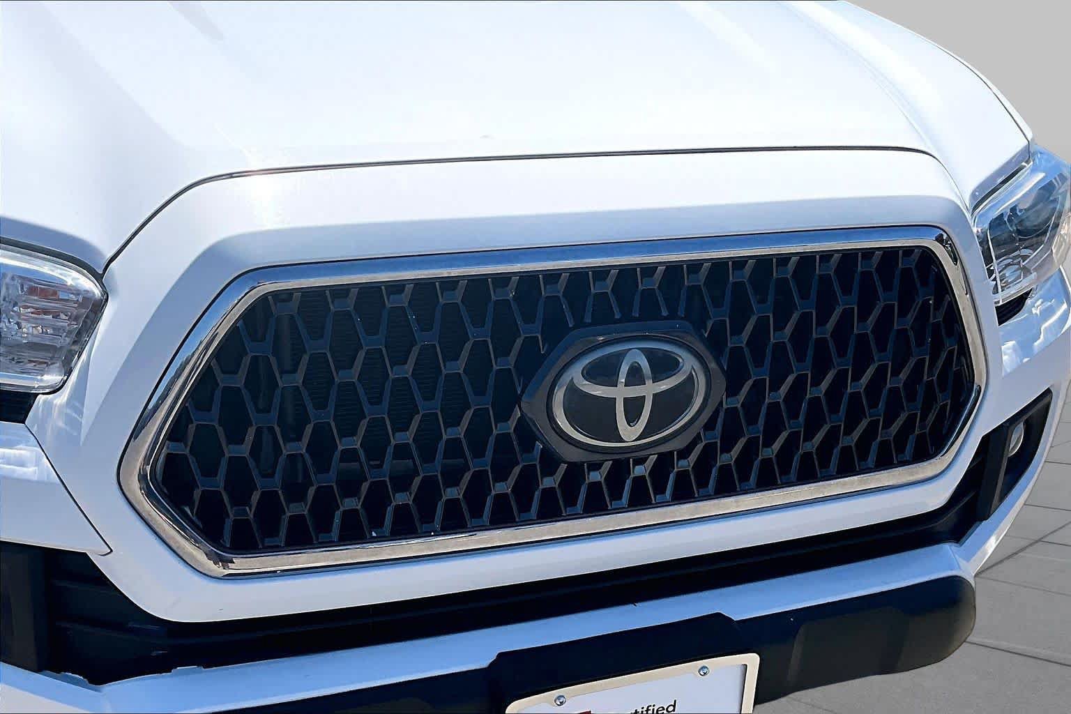 Certified 2019 Toyota Tacoma TRD Off-Road AWD/4WD image 29