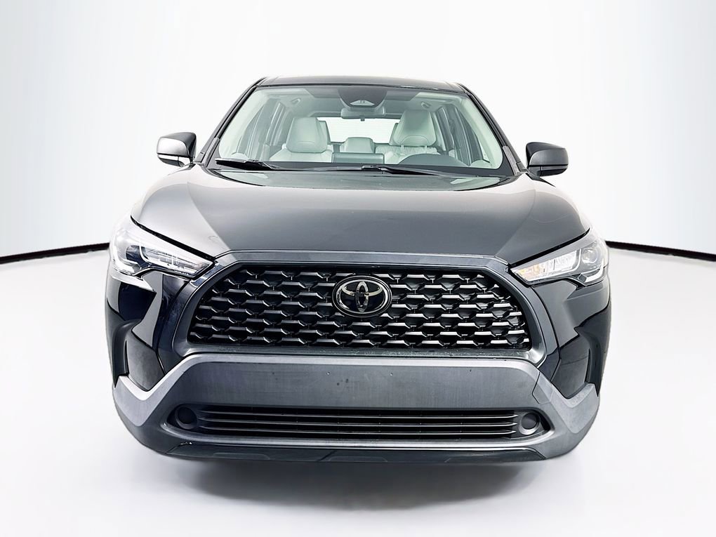 Used 2023 Toyota Corolla Cross L image 2