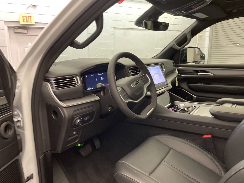 New 2025 Jeep Wagoneer 4WD w/ Premium Group I image 18