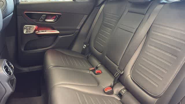 Used 2025 Mercedes-Benz GLC 350e 4MATIC image 31