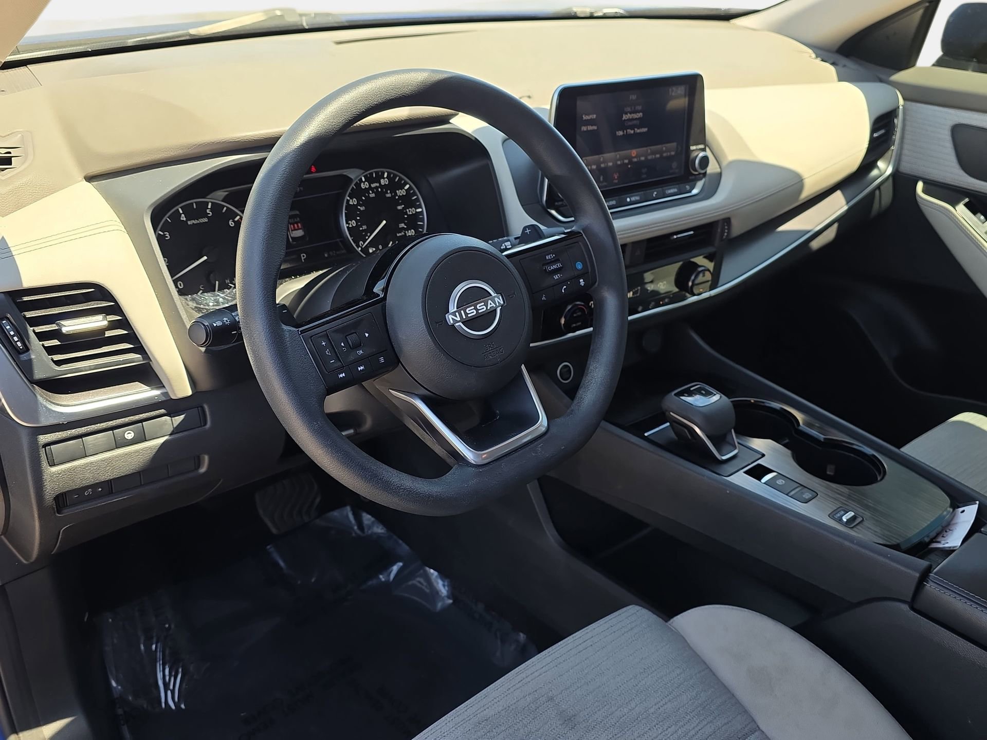 Used 2023 Nissan Rogue SV FWD image 15
