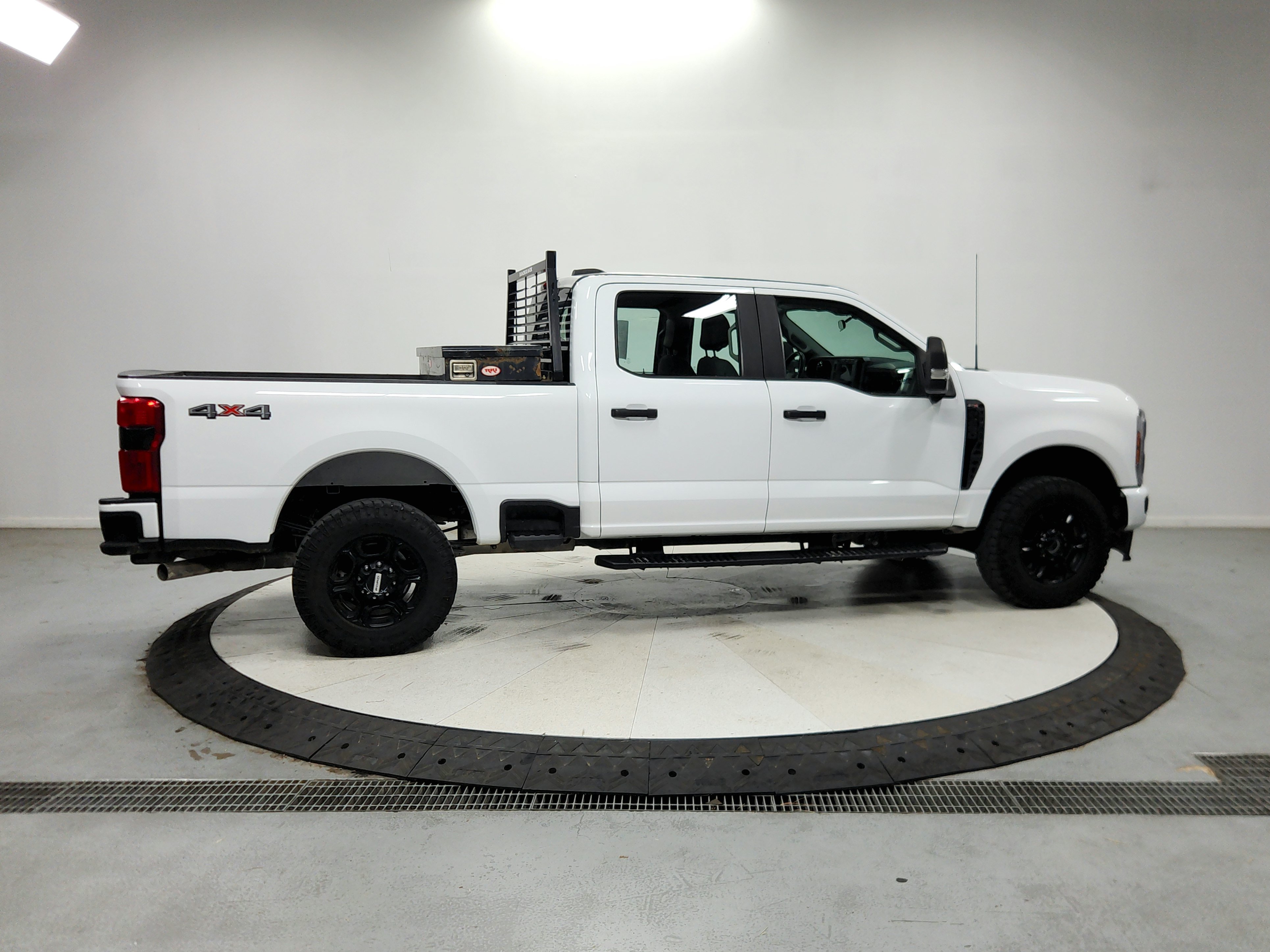 Used 2023 Ford F250 XL w/ STX Appearance Package AWD/4WD image 9