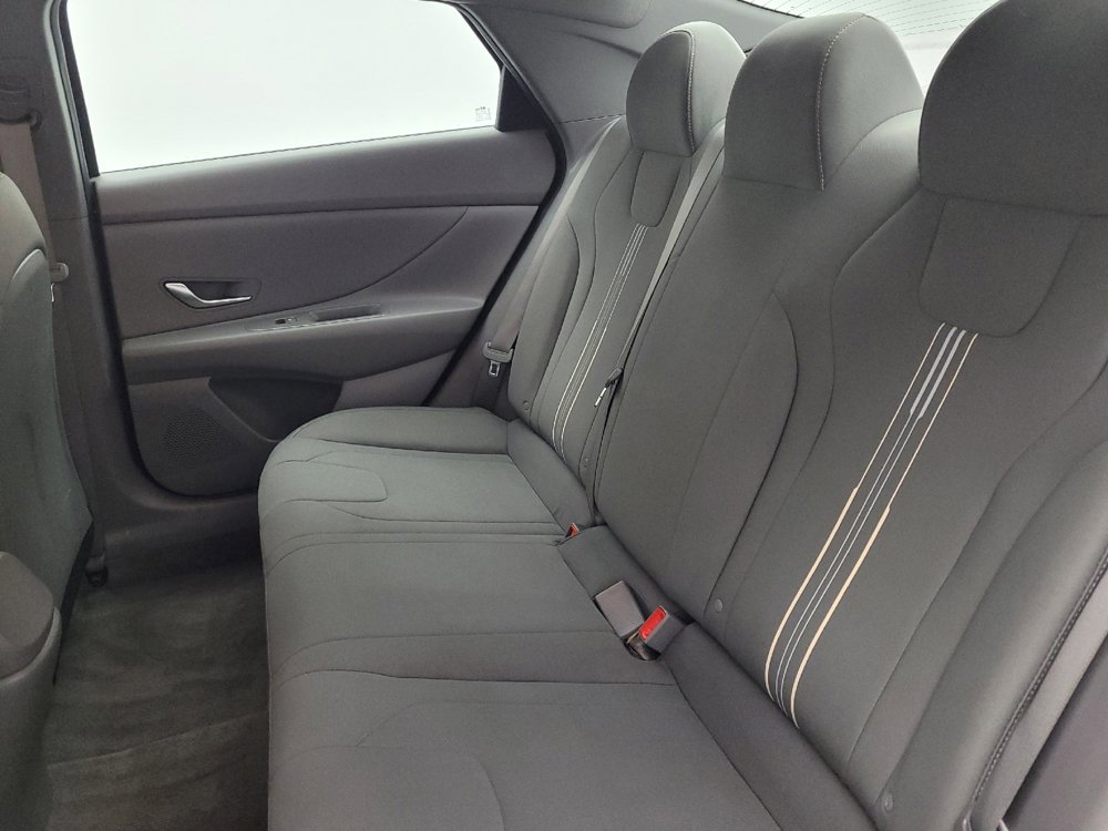 Used 2023 Hyundai Elantra SEL image 18