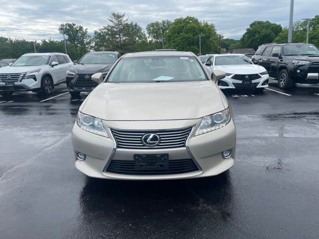 Used 2015 Lexus ES 350 w/ Luxury Package FWD image 2
