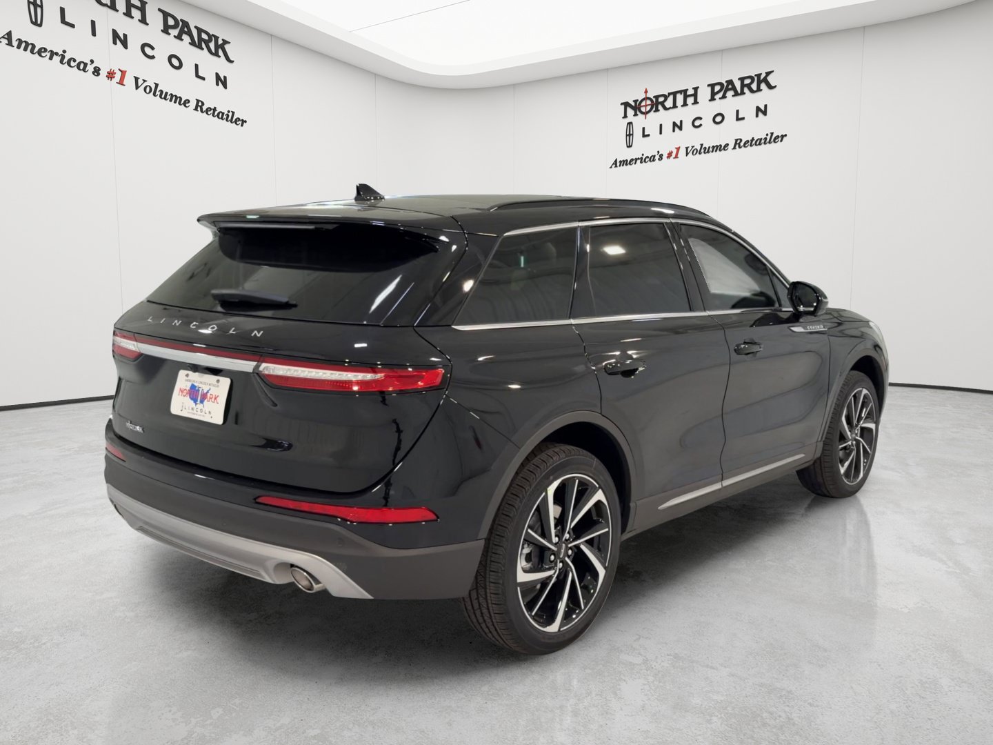 New 2026 Lincoln Corsair Reserve FWD image 9