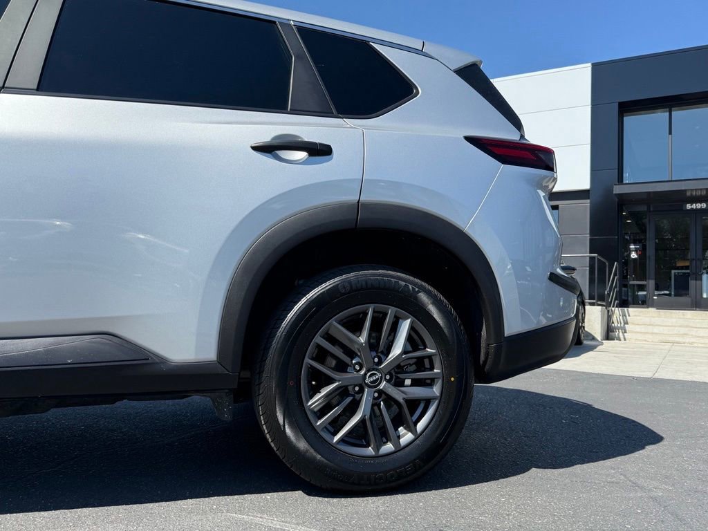 Used 2024 Nissan Rogue S FWD image 6