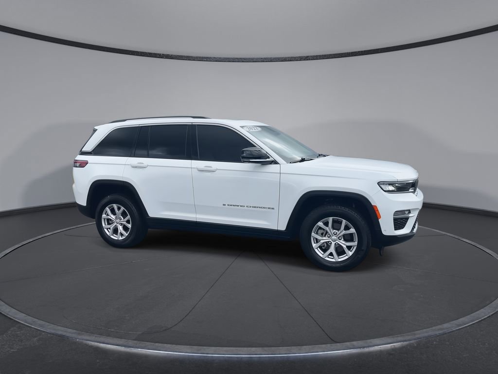 Used 2022 Jeep Grand Cherokee Limited w/ Luxury Tech Group II image 2