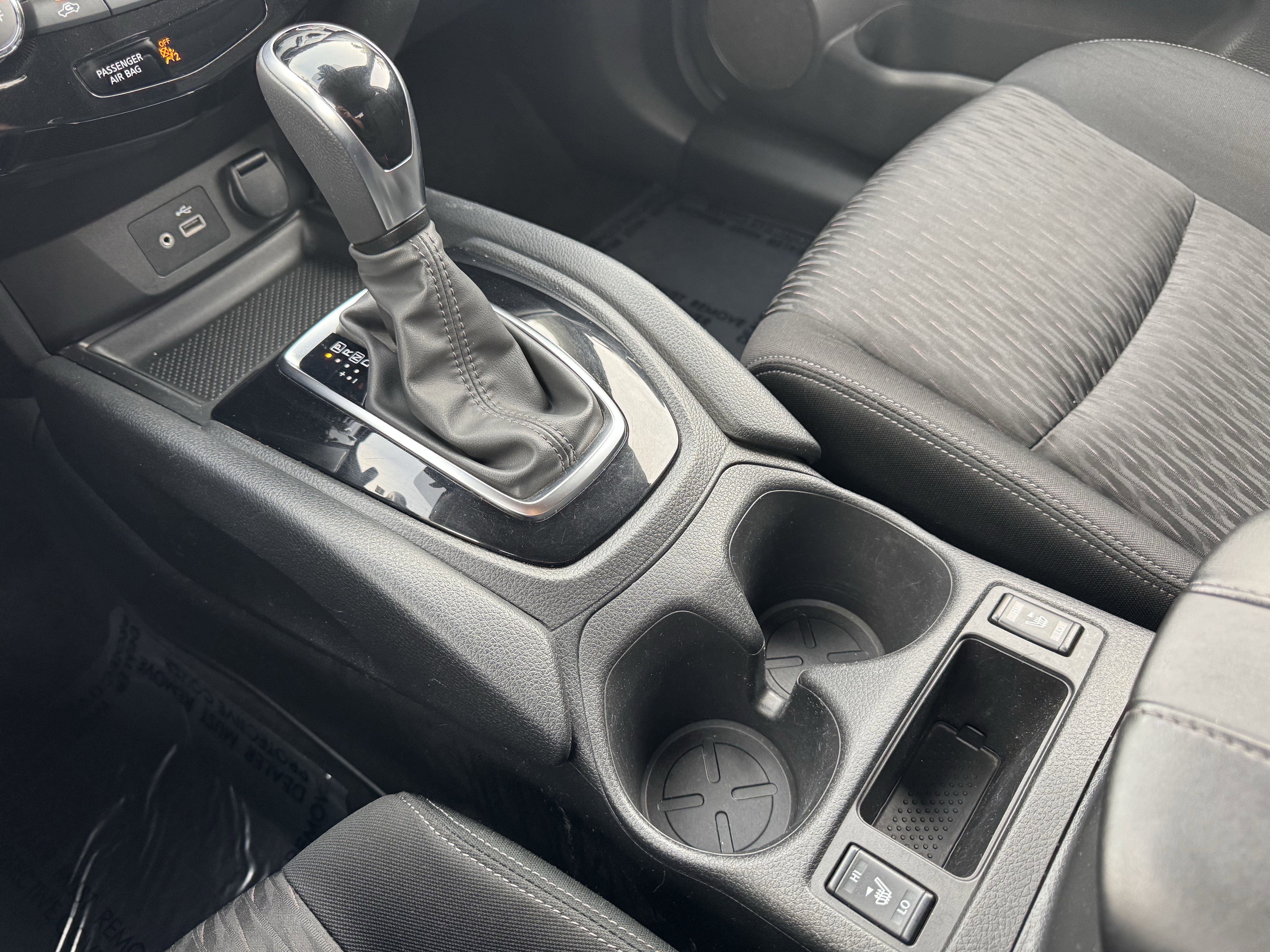 Used 2020 Nissan Rogue SV image 29