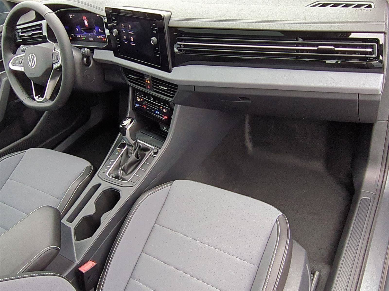New 2026 Volkswagen Jetta SE FWD image 19