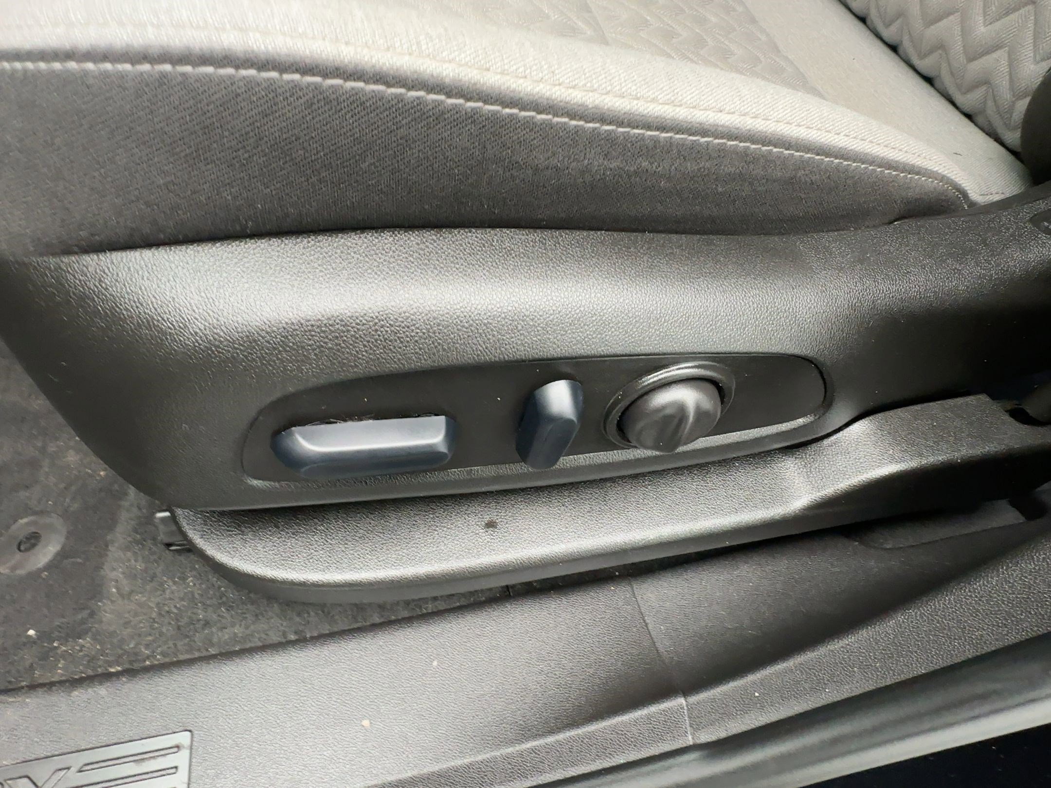 Used 2024 Chevrolet Equinox LS w/ LS Convenience Package image 14