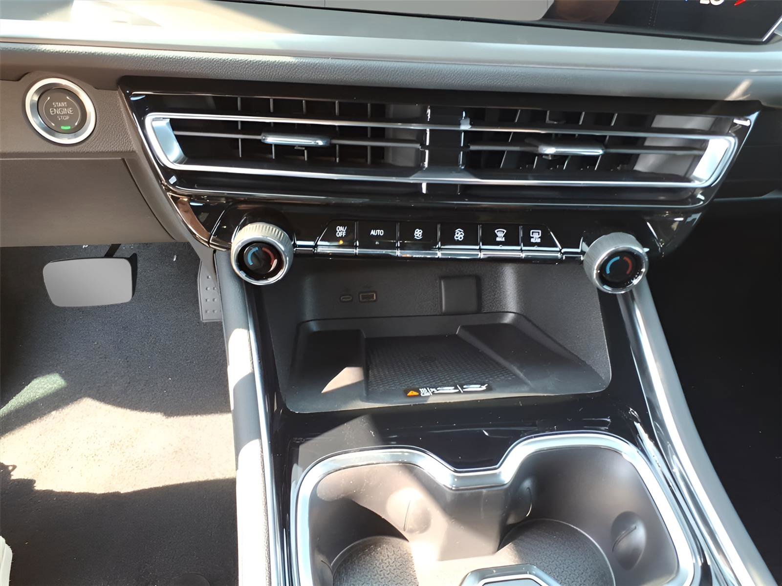 New 2026 Chevrolet Traverse LT w/ LPO, Floor Liner Package image 21