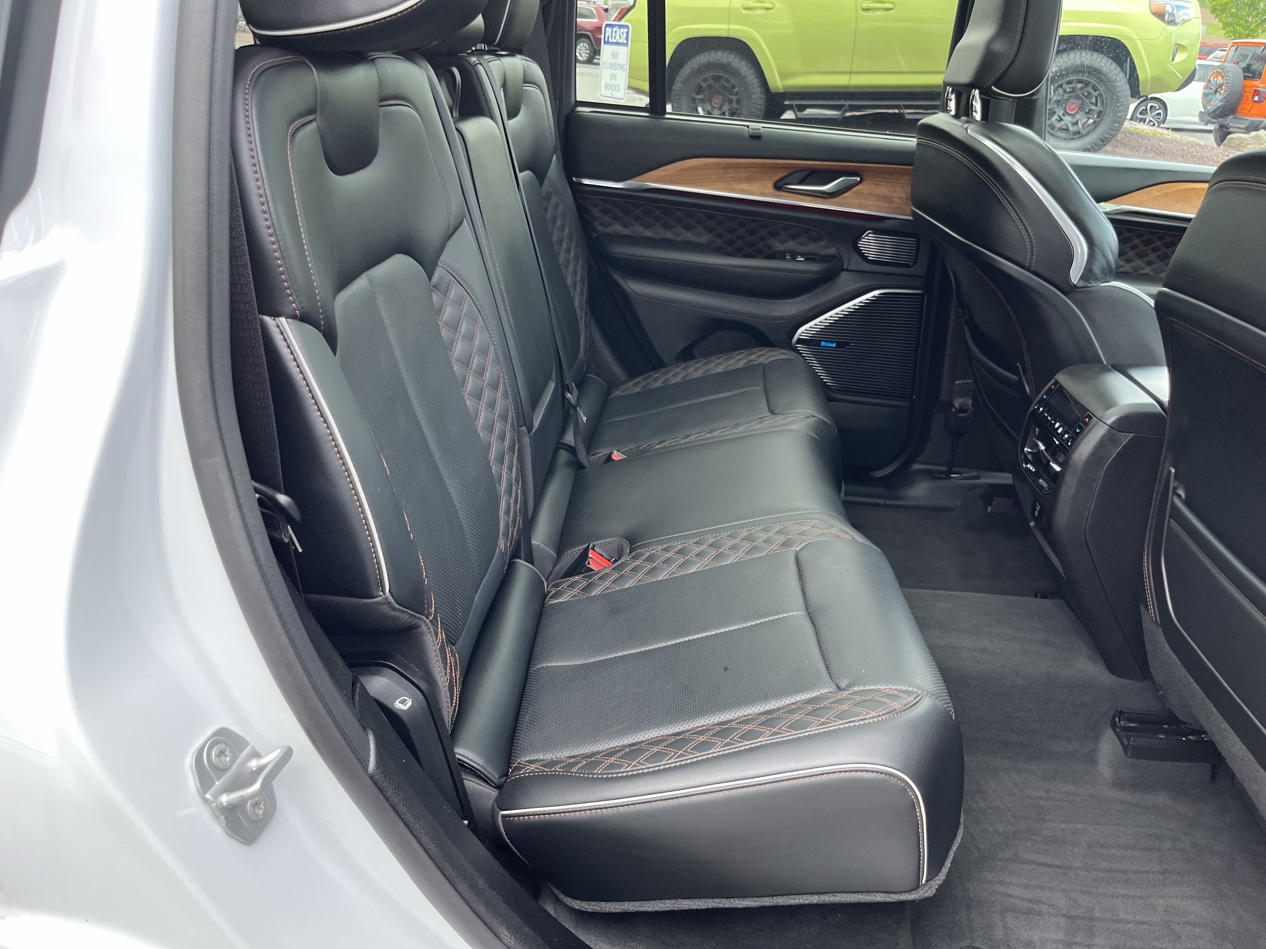 Used 2022 Jeep Grand Cherokee Summit AWD/4WD image 4
