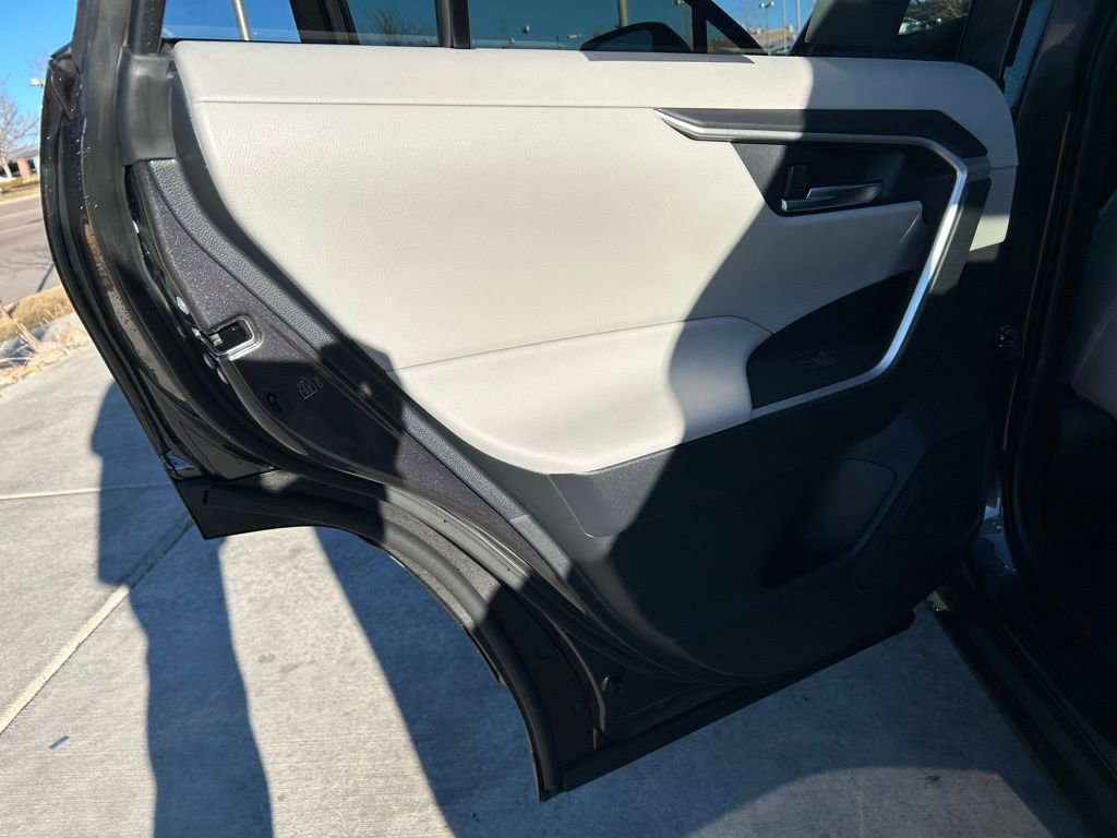 Used 2025 Toyota RAV4 XLE image 12