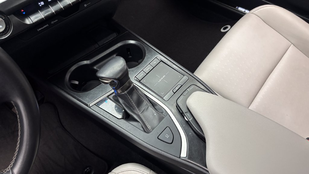 Used 2019 Lexus UX 200 w/ Accessory Package FWD image 25