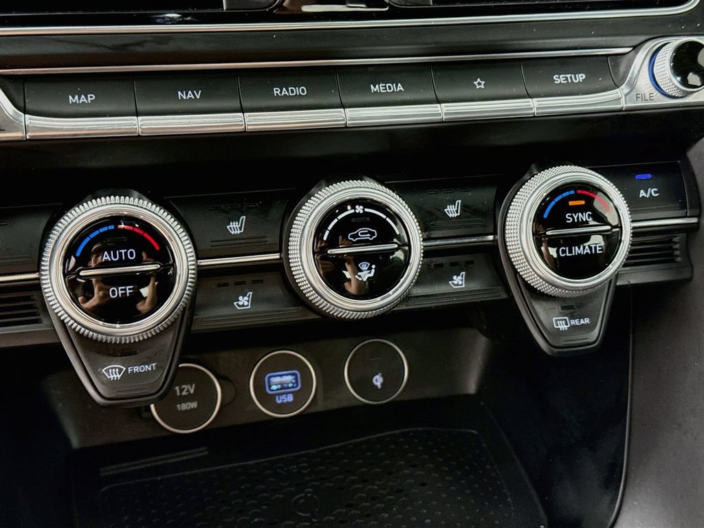 Used 2022 Genesis G70 3.3T w/ Sport Advanced Package AWD/4WD image 17
