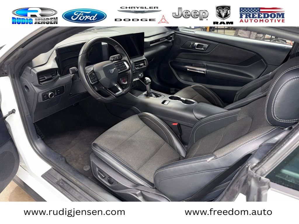 Used 2024 Ford Mustang Convertible image 9