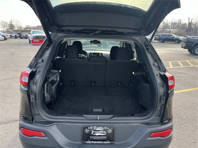 Certified 2016 Jeep Cherokee Latitude w/ Comfort/Convenience Group image 12