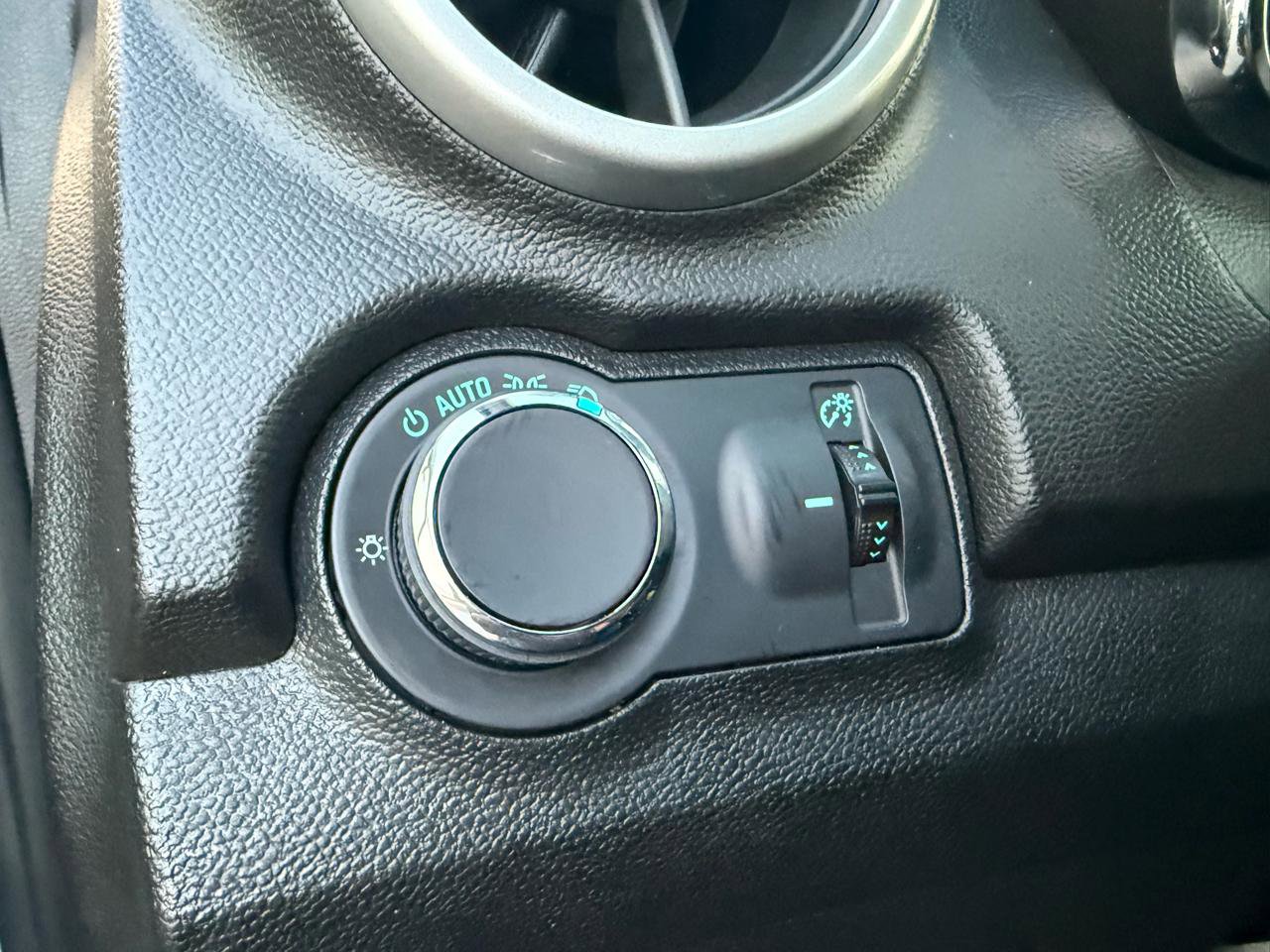 Used 2016 Chevrolet Trax LT w/ LT Convenience Package image 34