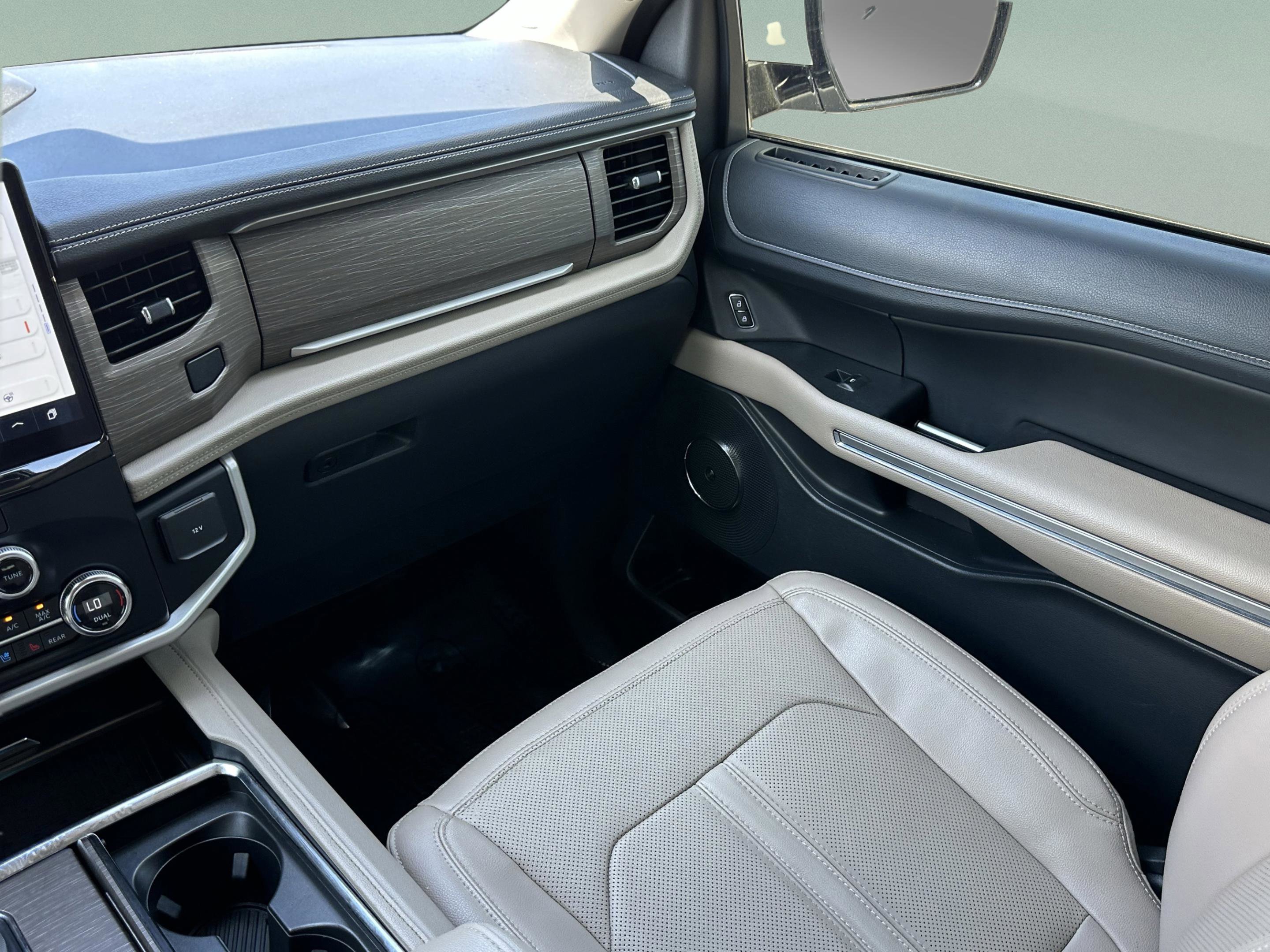 Used 2022 Ford Expedition Limited RWD image 14