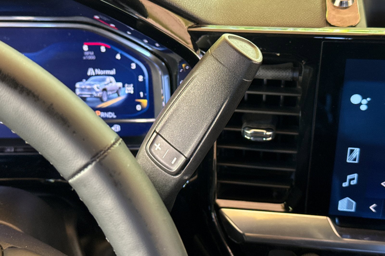 Used 2024 Chevrolet Silverado 2500 LT w/ Convenience Package image 26