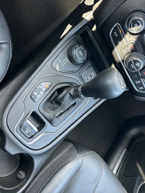 Used 2021 Jeep Cherokee High Altitude AWD/4WD image 23