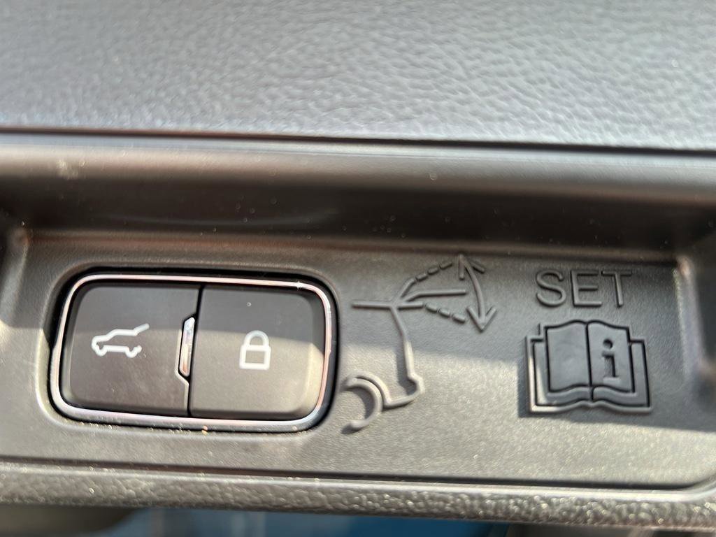 Used 2023 Ford Explorer XLT w/ Equipment Group 202A image 23