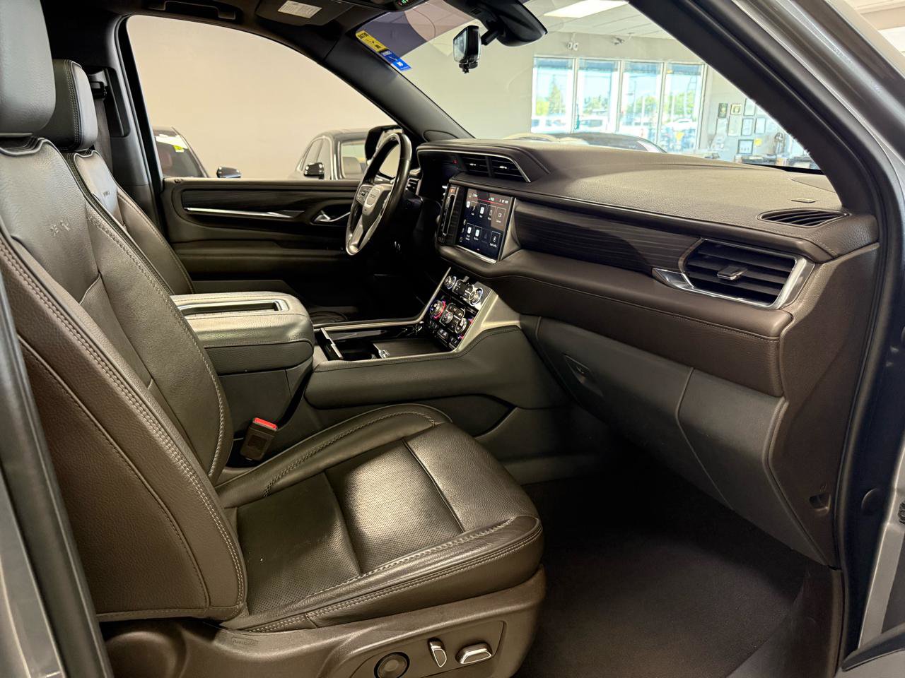 Used 2022 GMC Yukon XL Denali w/ Denali Premium Package RWD image 14