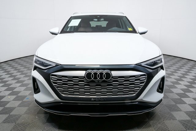 Used 2024 Audi Q8 e-tron Premium Plus image 34