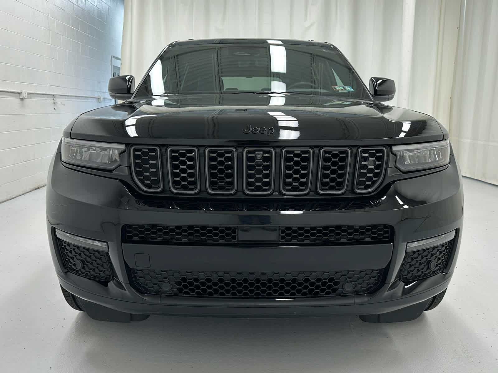 Used 2023 Jeep Grand Cherokee L Summit AWD/4WD image 5