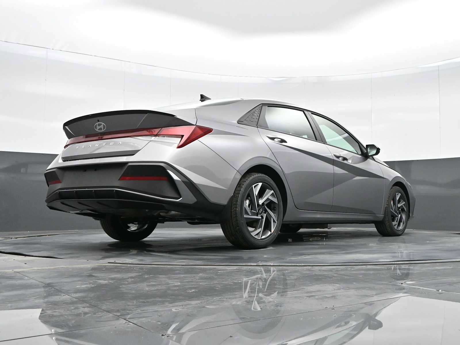 Certified 2025 Hyundai Elantra Sport image 50