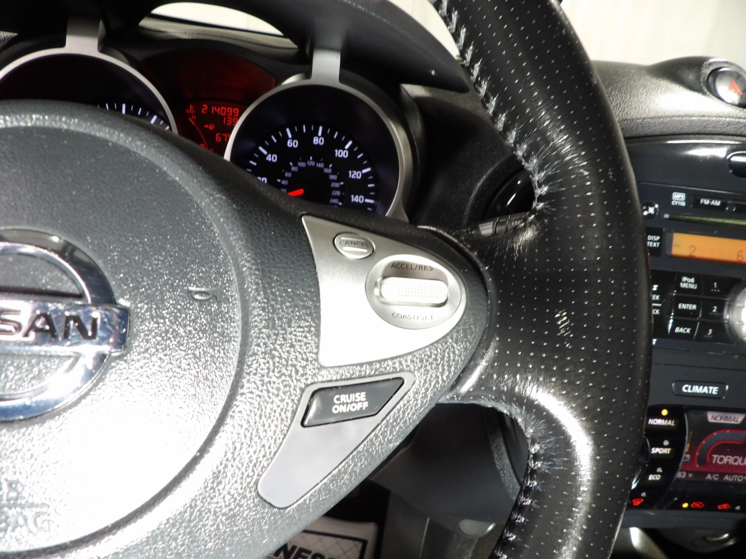 Used 2011 Nissan Juke SV FWD image 16