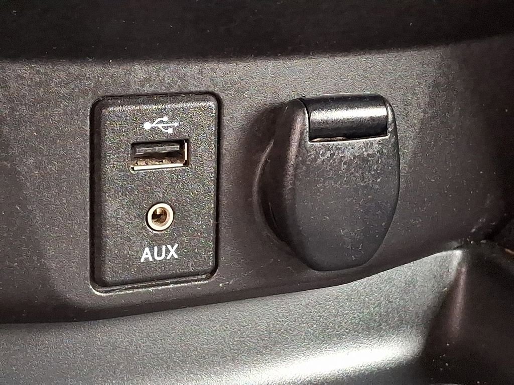 Used 2016 Nissan Rogue SV AWD/4WD image 24