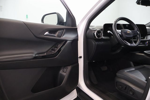 Used 2025 Chevrolet Equinox LT w/ Convenience Package II AWD/4WD image 8