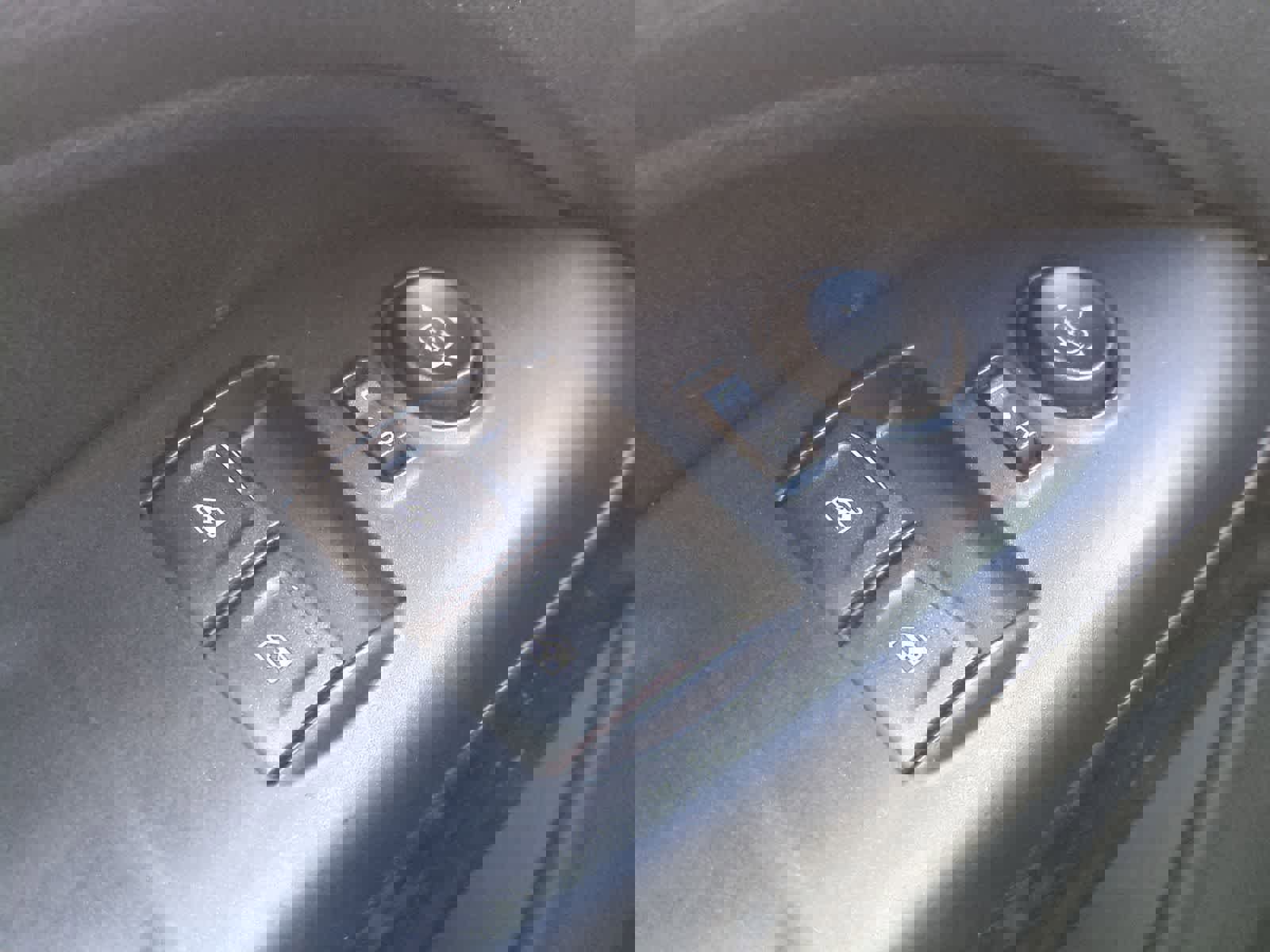 Used 2015 GMC Canyon SLE image 28