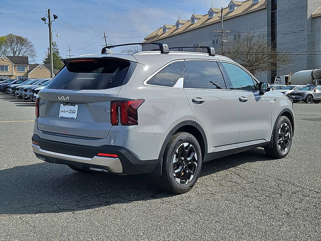 Used 2025 Kia Sorento S FWD image 7