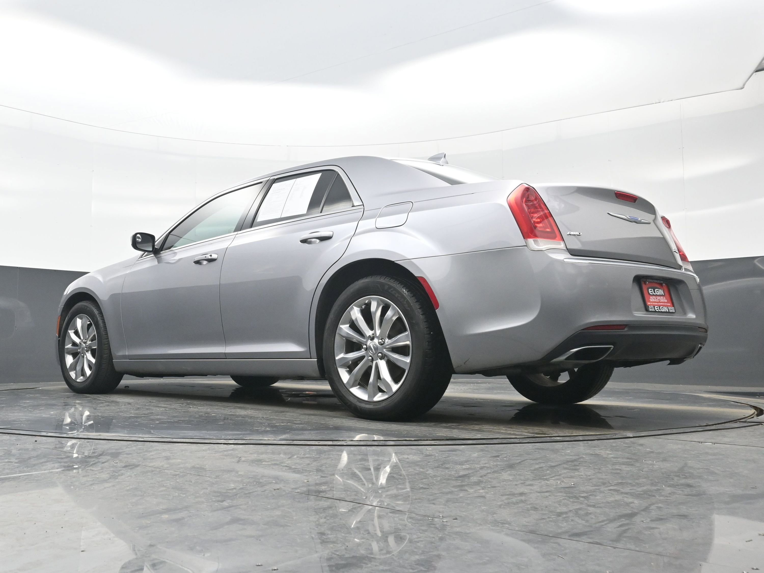 Used 2018 Chrysler 300 Touring image 28