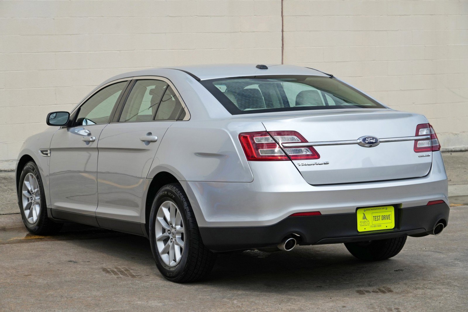 Used 2015 Ford Taurus SE FWD image 40