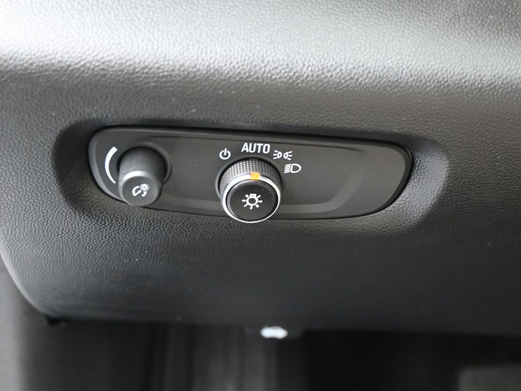 Used 2023 Chevrolet Traverse LS image 15