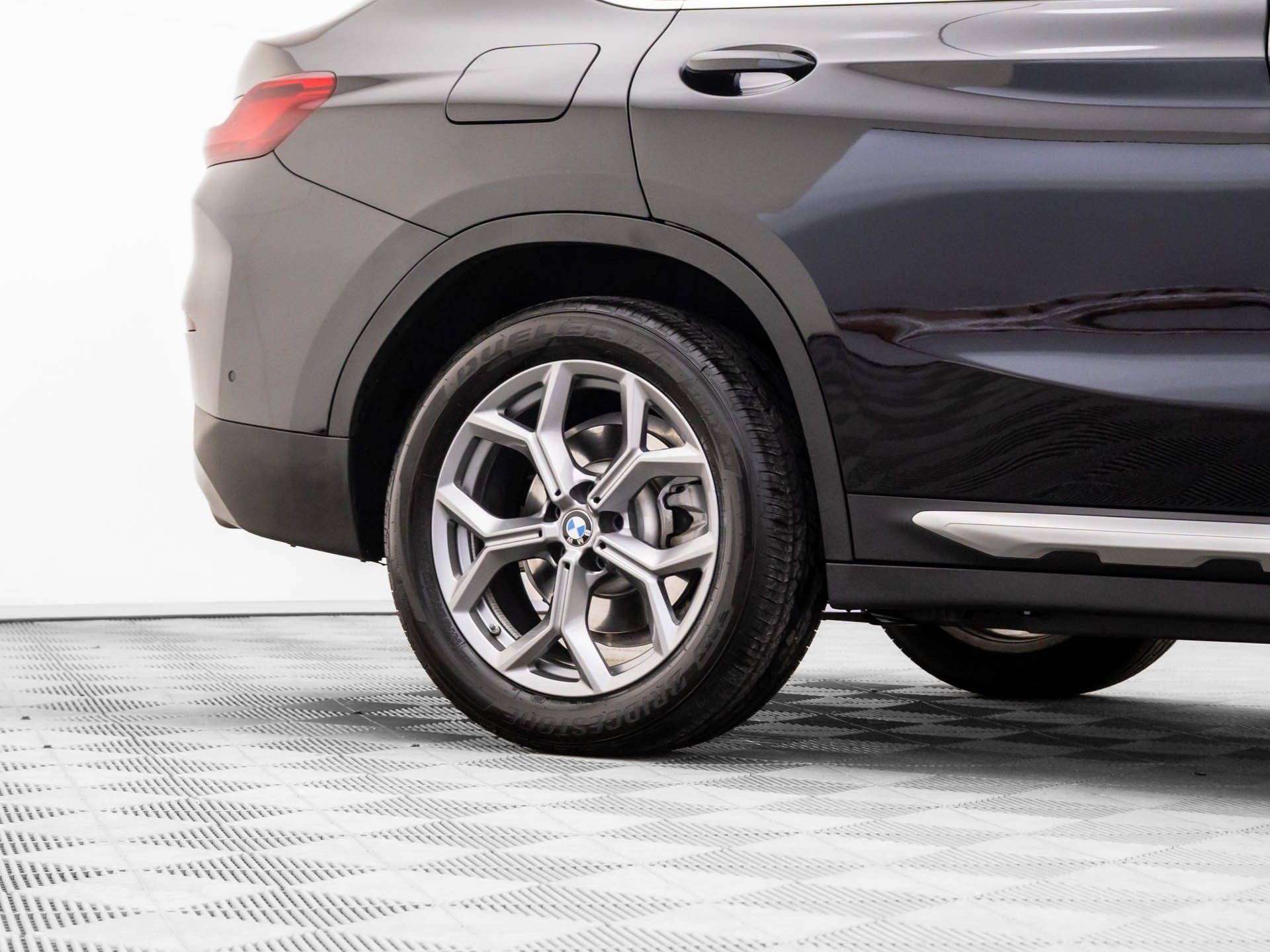 Certified 2025 BMW X4 xDrive30i image 34