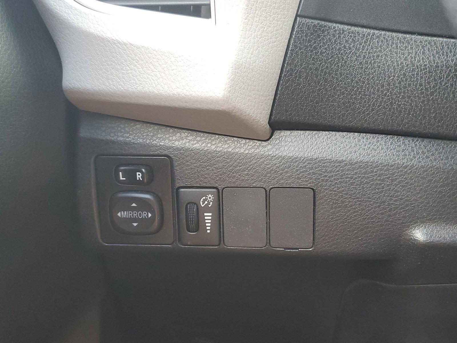 Used 2014 Toyota Corolla LE FWD image 28