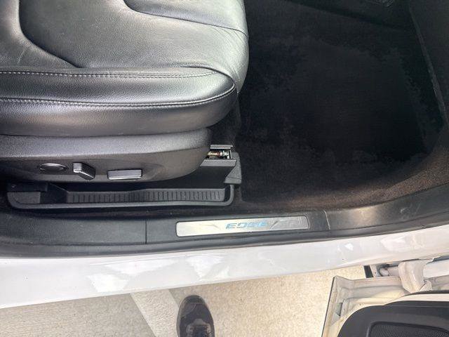 Used 2019 Ford Edge Titanium image 38