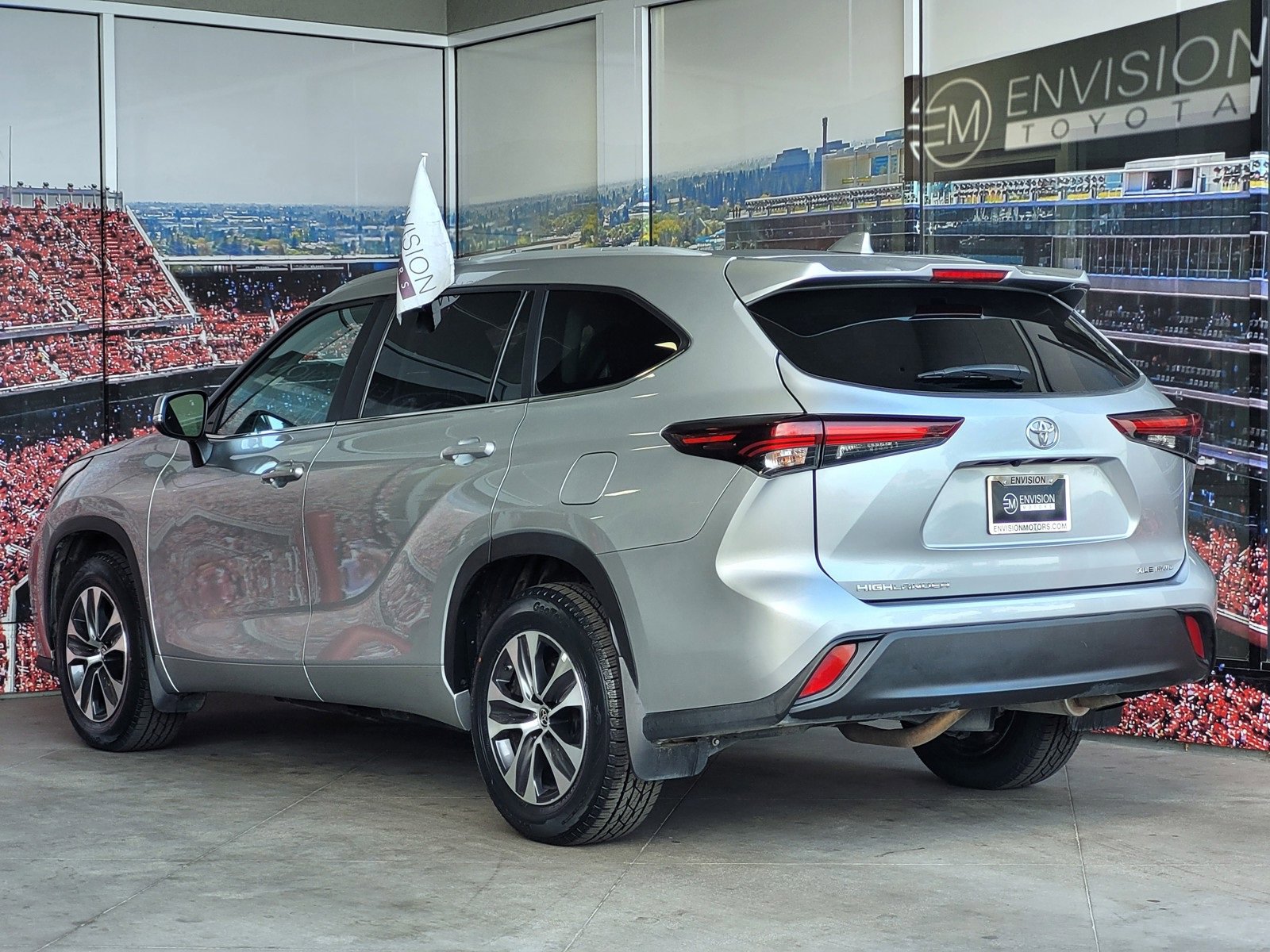 Certified 2024 Toyota Highlander XLE image 6