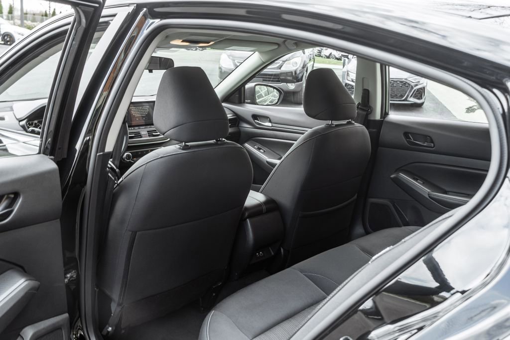 Used 2024 Nissan Altima 2.5 SV image 25