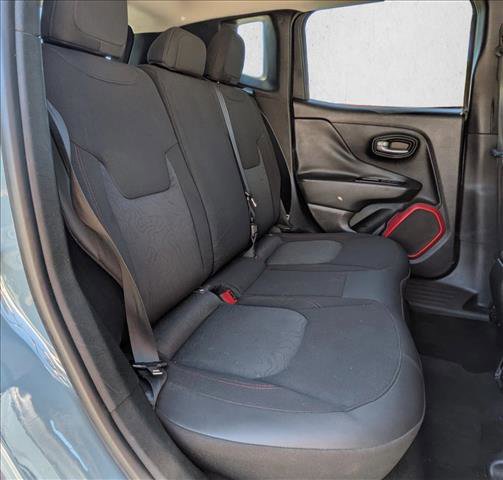 Used 2015 Jeep Renegade Trailhawk image 18